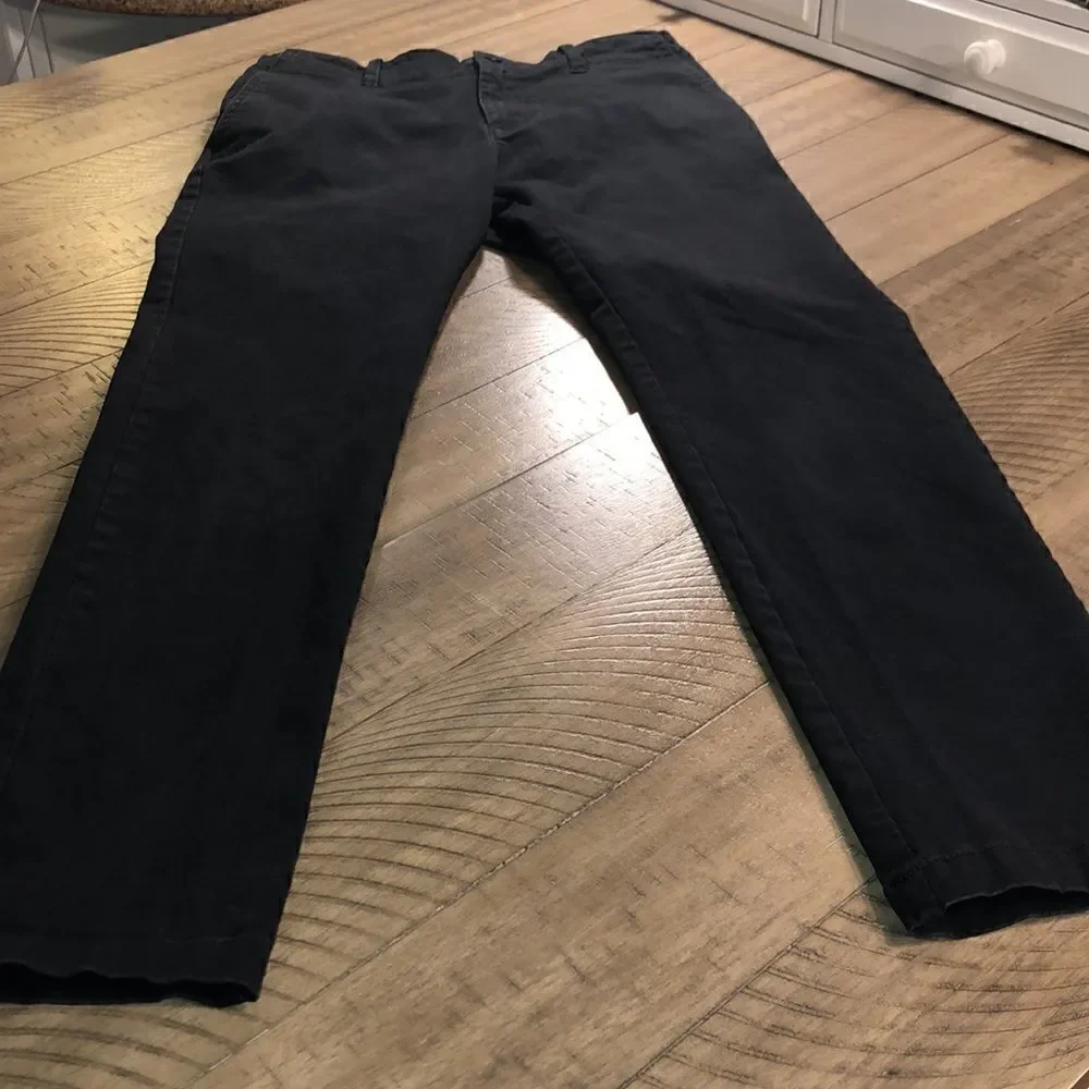 Urban Outfitters’ Cotton Straight Leg Flat Front Khakis 30” Waist 29 1/2” inseam
